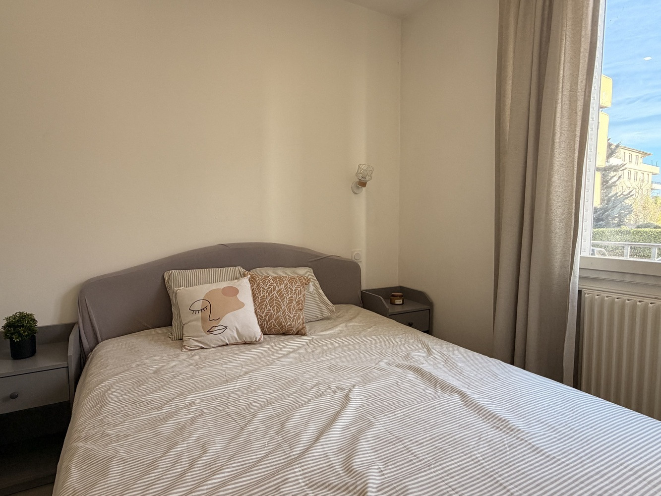 
                                                Location
                                                 Charmant T2 meublé et rénové – 28 m²