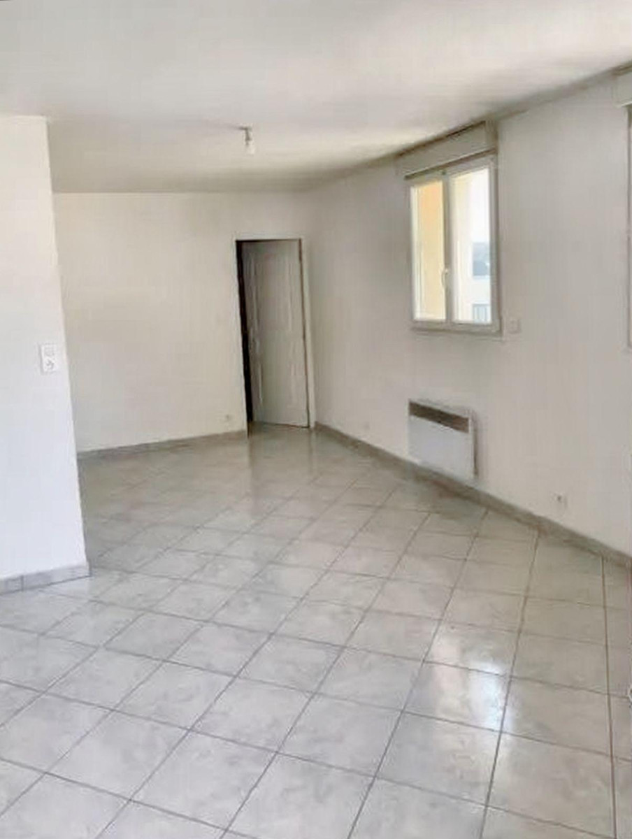 
                                                Location
                                                 Charmant T2 rénové avec cuisine ouverte