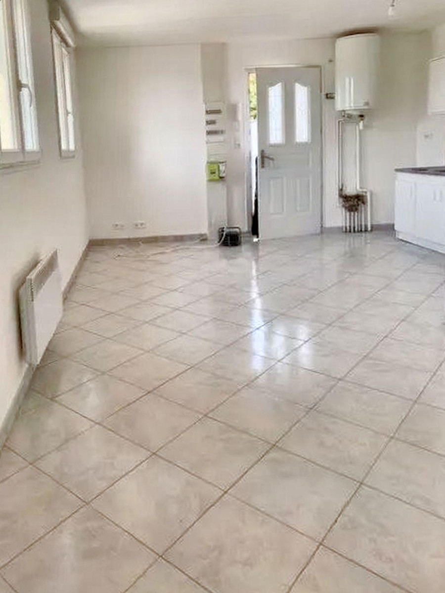
                                                Location
                                                 Charmant T2 rénové avec cuisine ouverte