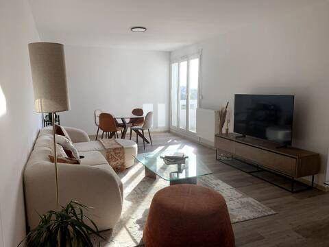 
                                                Location
                                                 Charmant T3 lumineux, calme et tout équipé de 73m²