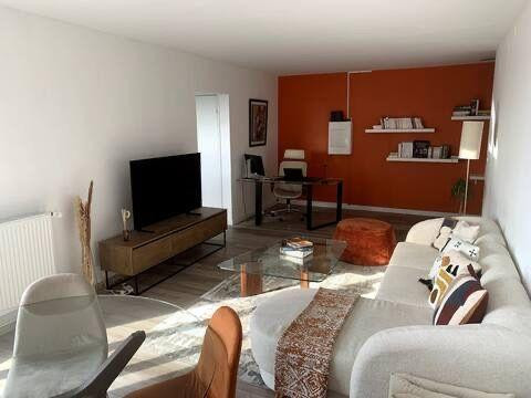 
                                                Location
                                                 Charmant T3 lumineux, calme et tout équipé de 73m²