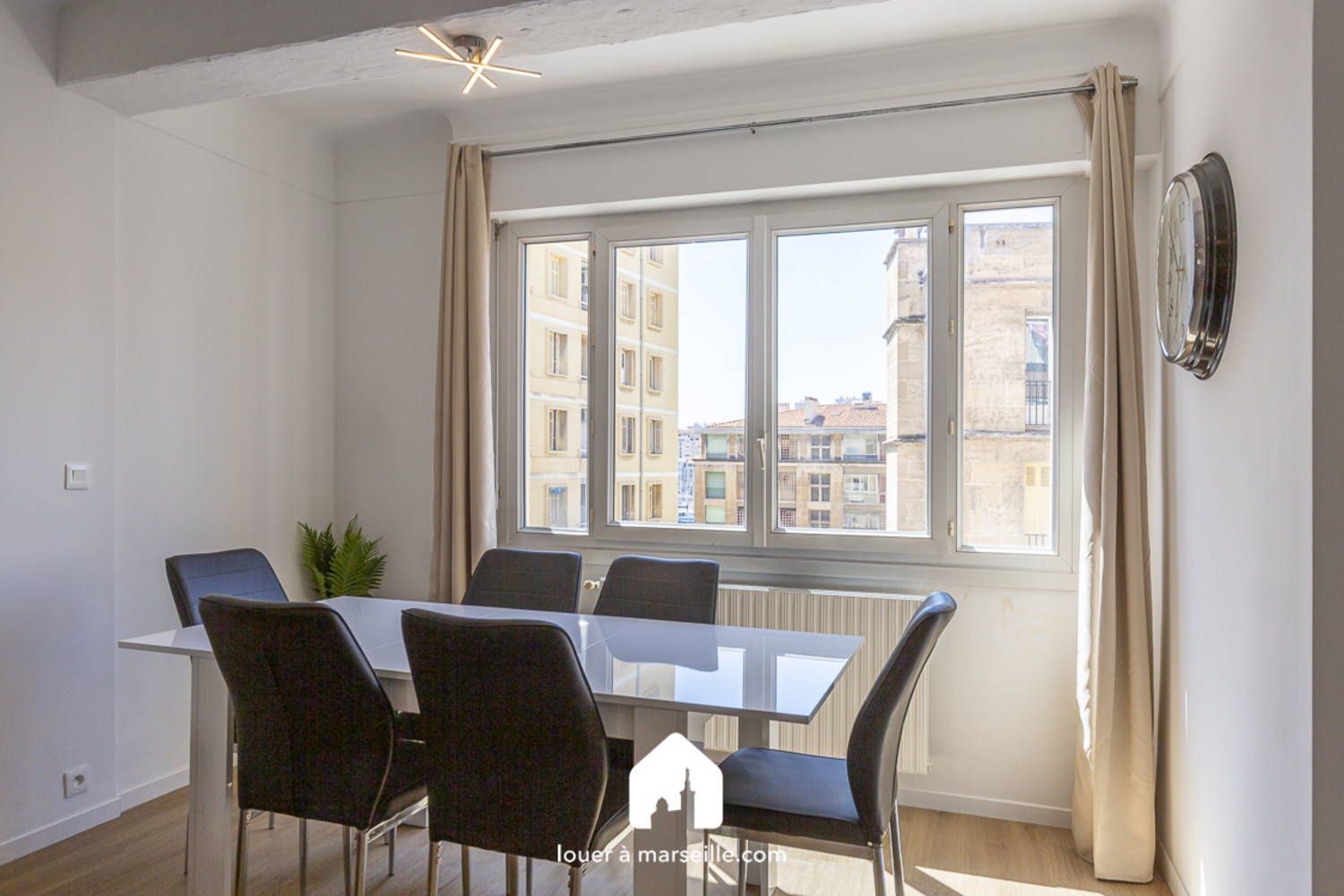 
                                                Location
                                                 Charmant T3 meublé rénové avec vue Vieux-Port