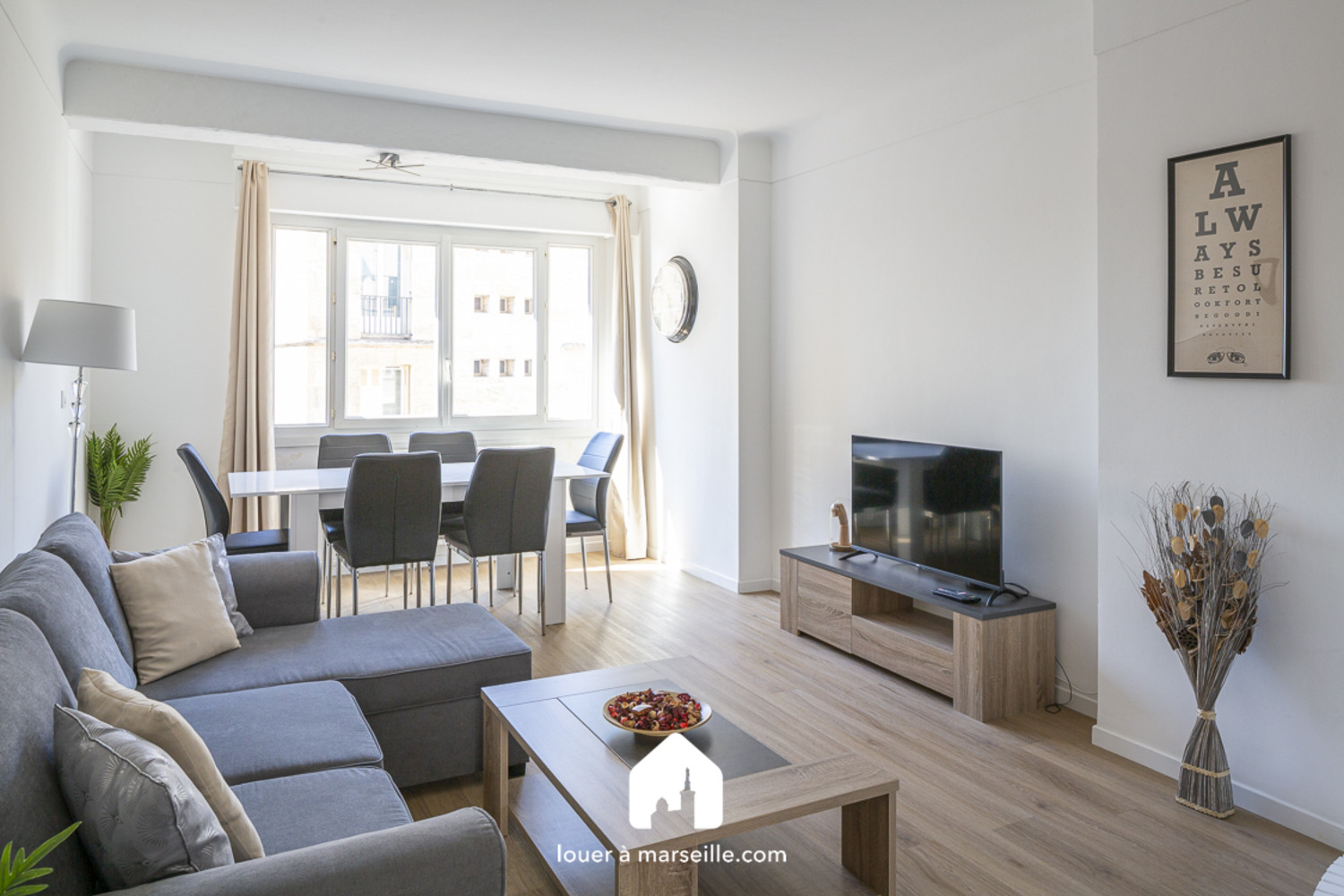 
                                                Location
                                                 Charmant T3 meublé rénové avec vue Vieux-Port