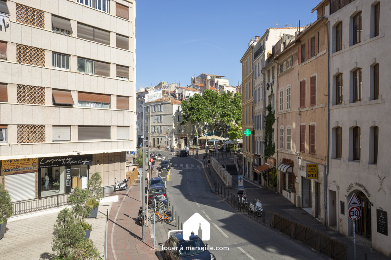 
                                                Location
                                                 Charmant T3 meublé rénové avec vue Vieux-Port