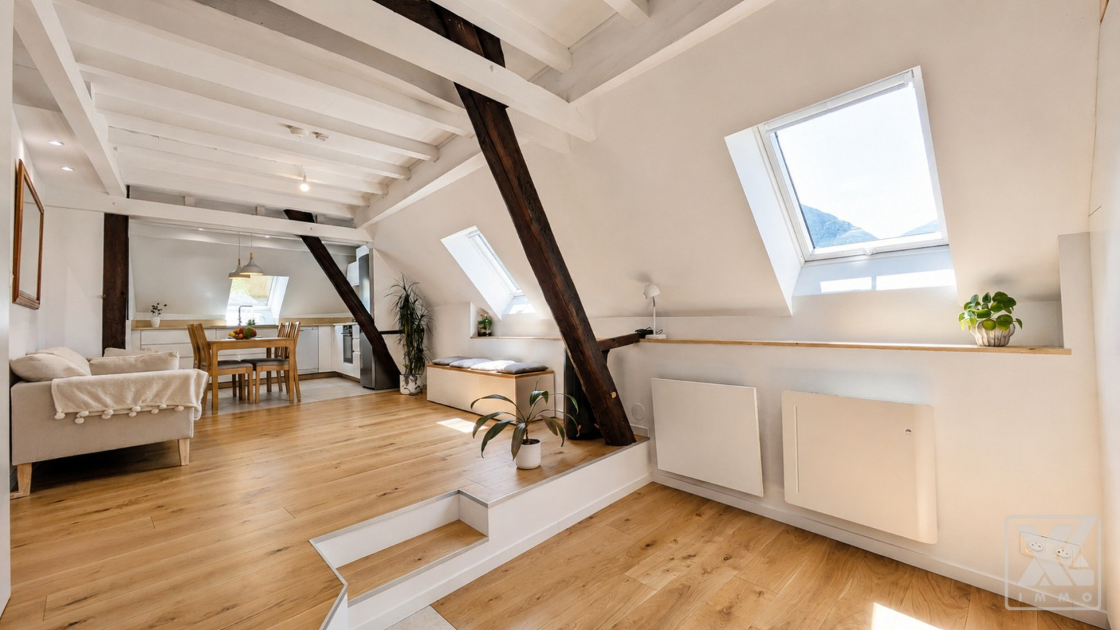 
                                                Vente
                                                 Briançon centre - Superbe type 4 en duplex