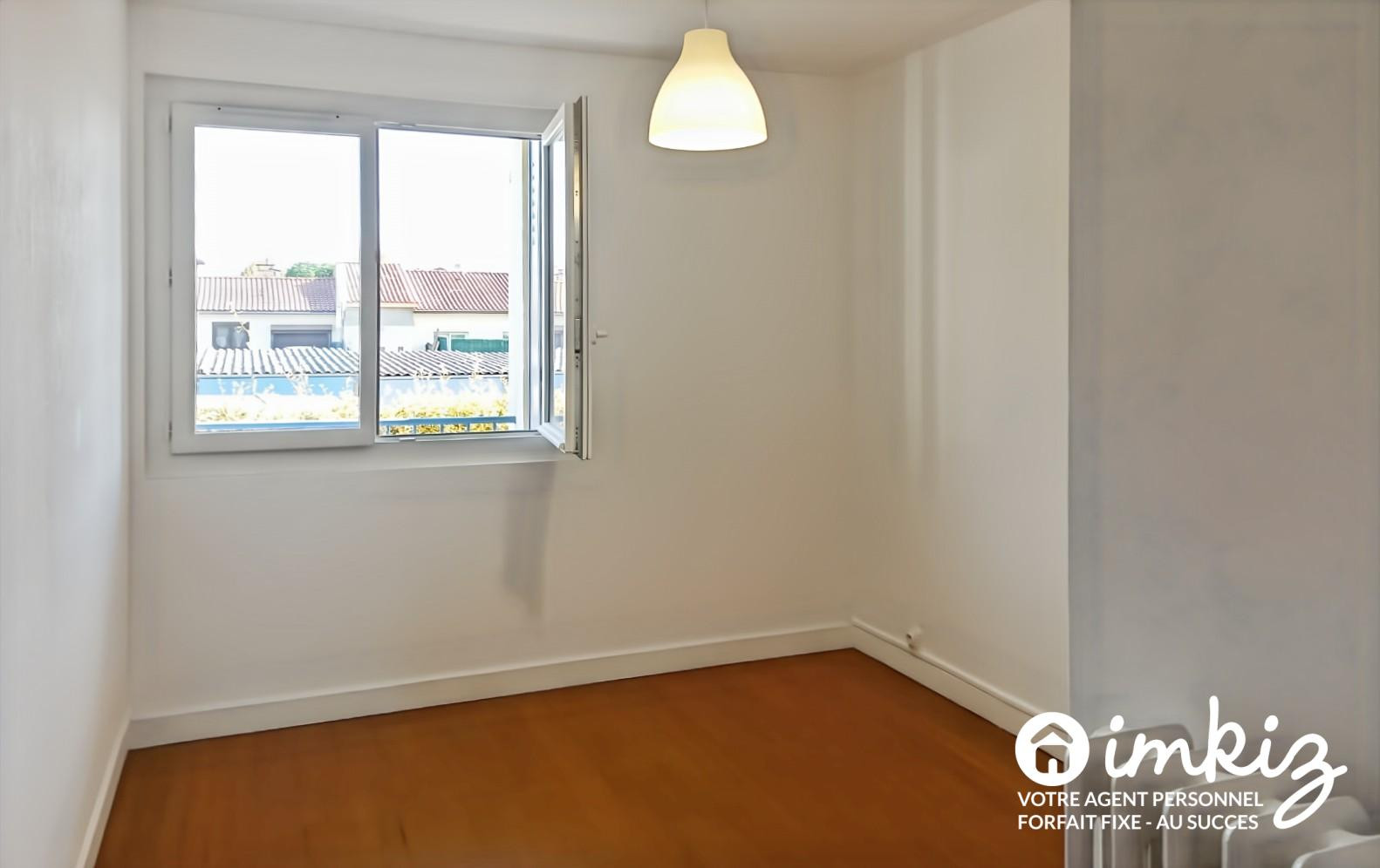 Vente
                                                 Charmant T4 traversant balcons, cave, au calme