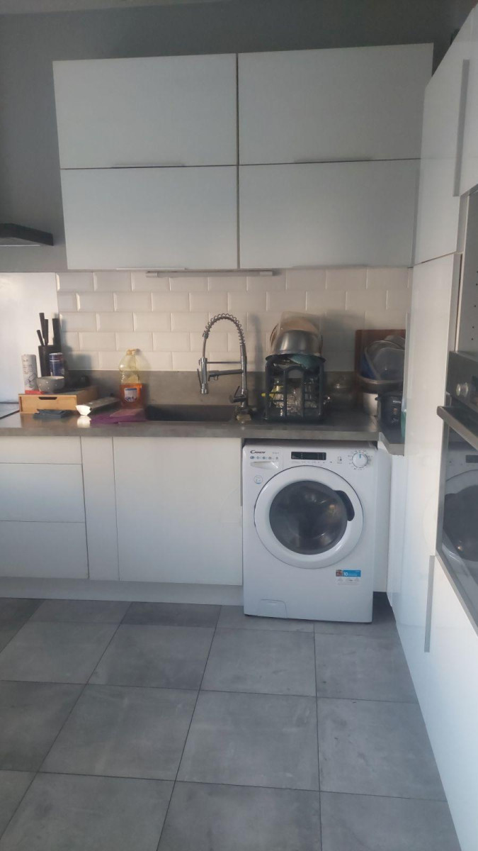 
                                                Colocation
                                                 Charmante Chambre meublée