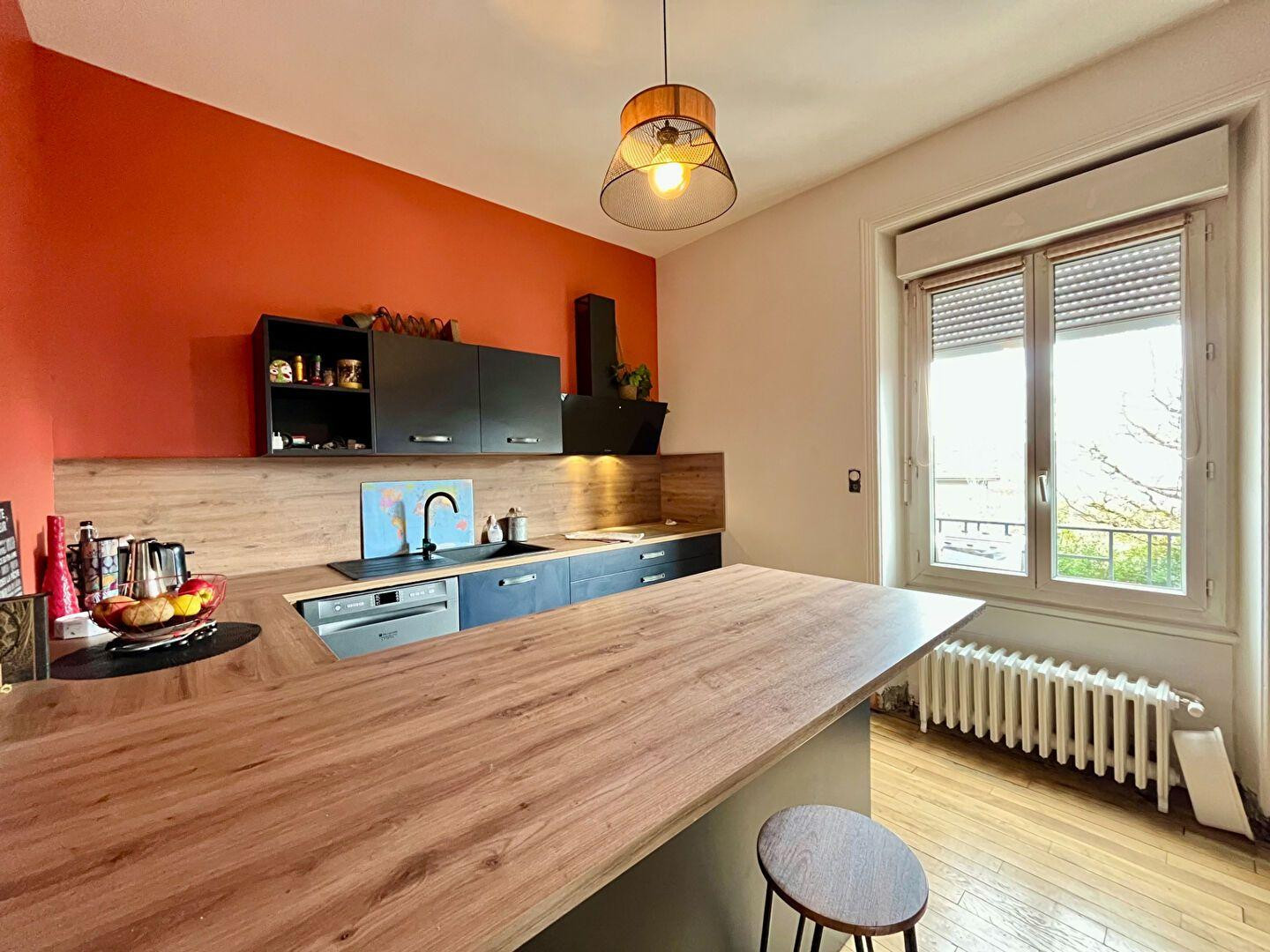 
                                                Location
                                                 Charmante et spacieuse maison de ville