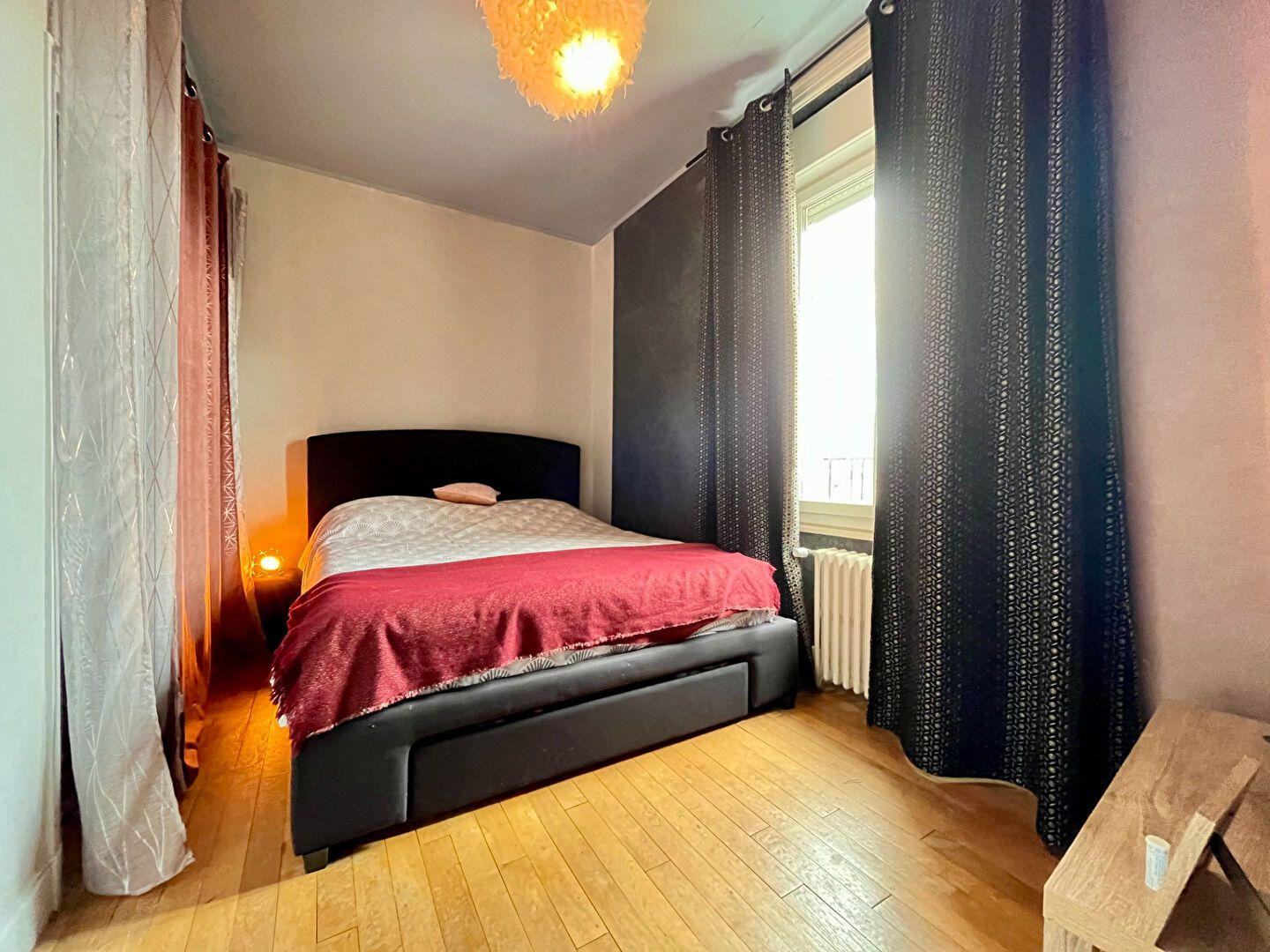 
                                                Location
                                                 Charmante et spacieuse maison de ville