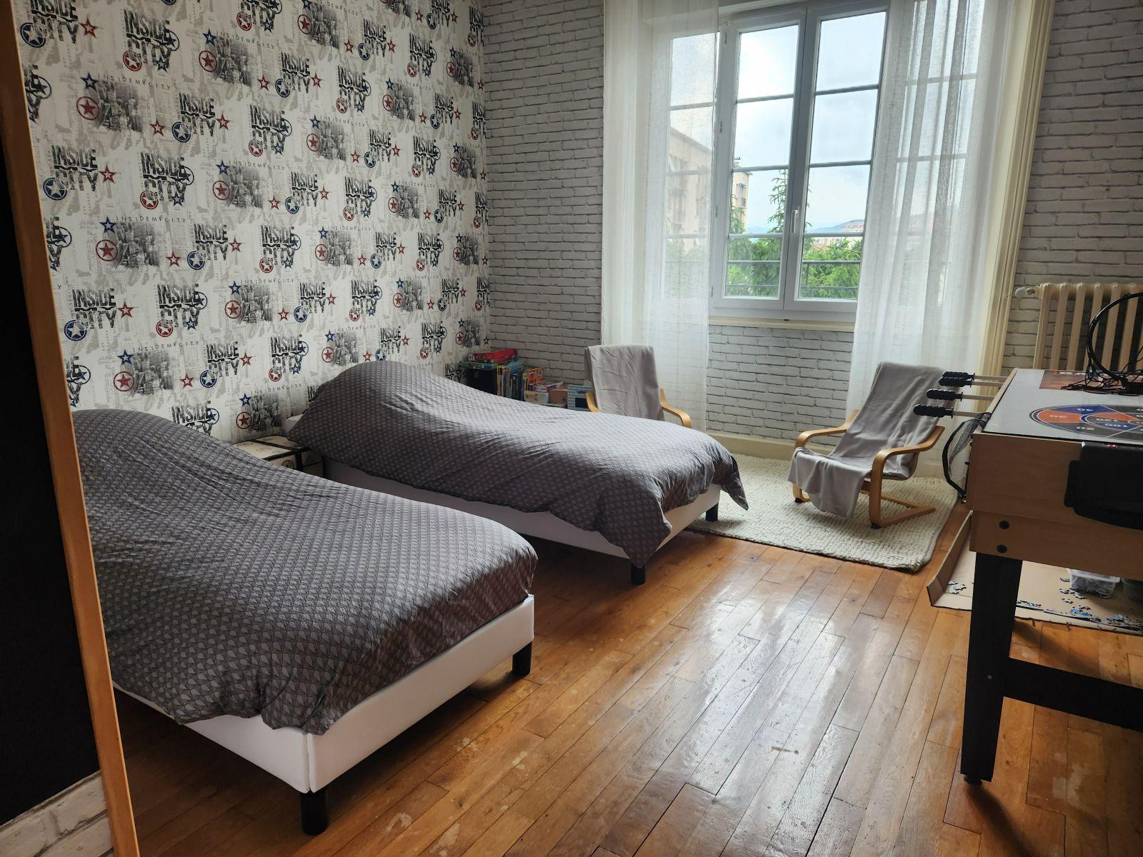 
                                                Location
                                                 Charmante et spacieuse maison de ville