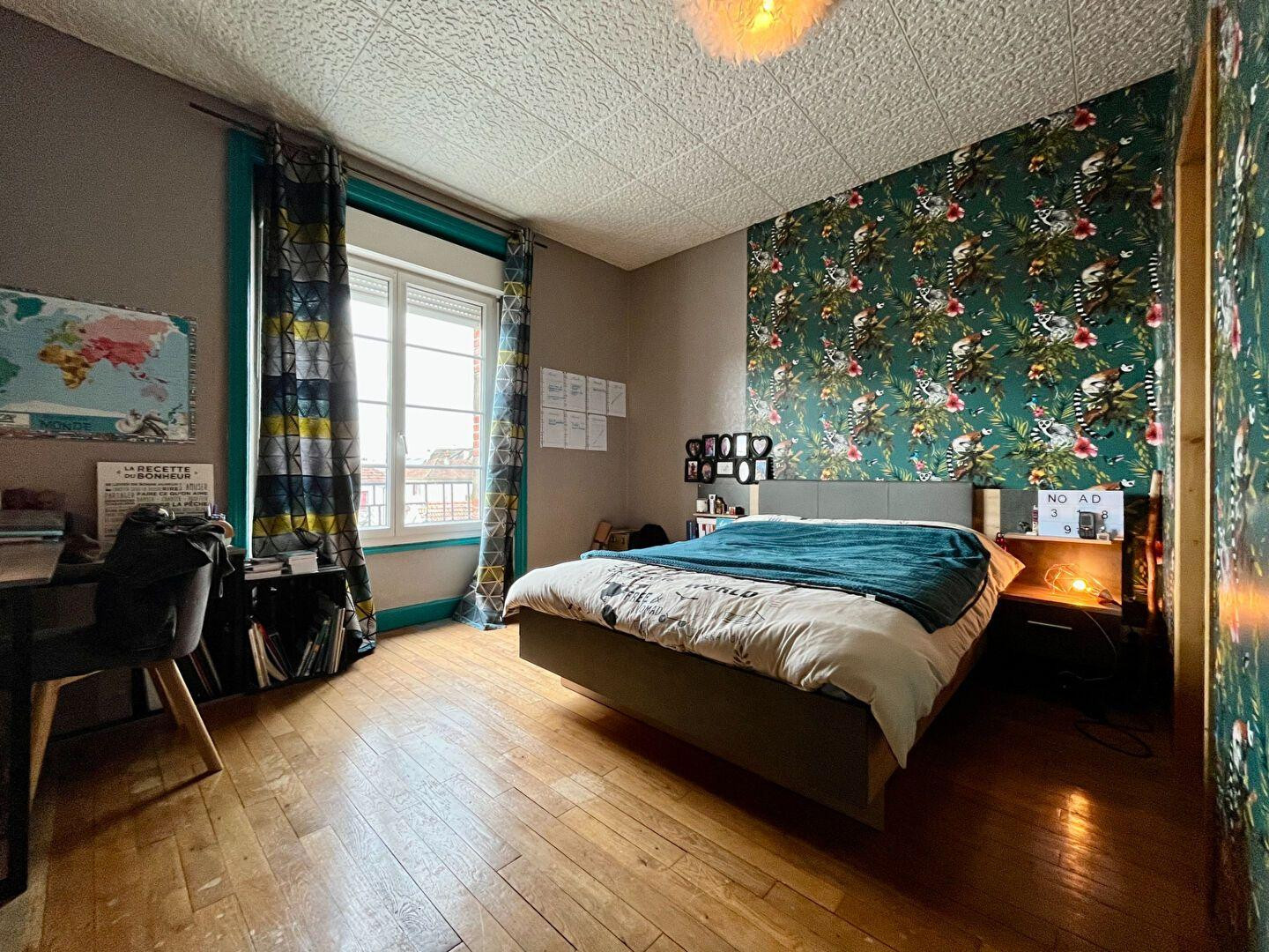 
                                                Location
                                                 Charmante et spacieuse maison de ville