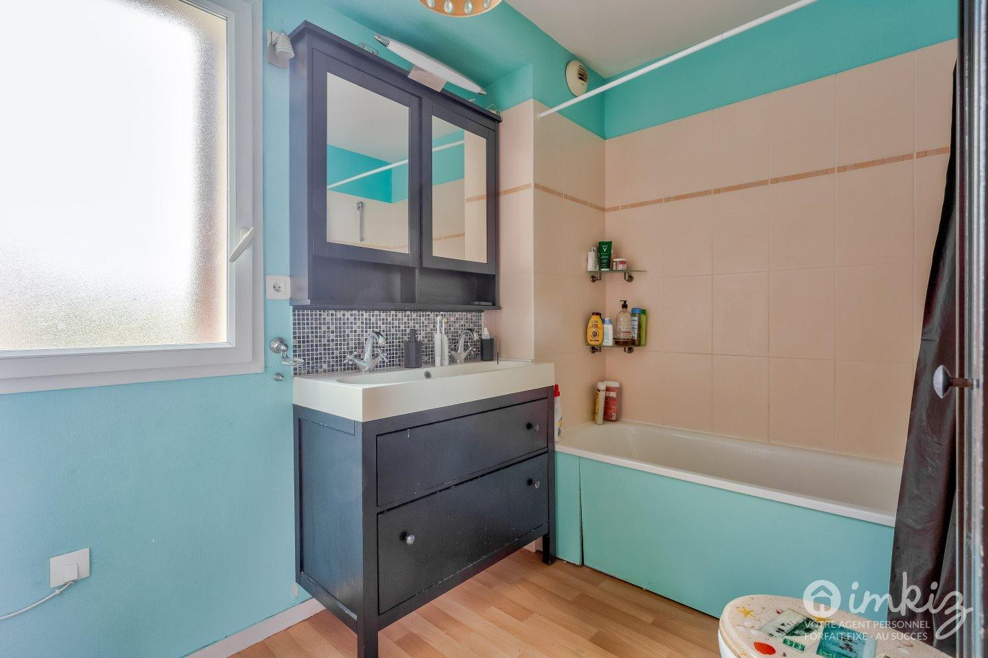 
                                                Vente
                                                 Charmante maison 4 pièces