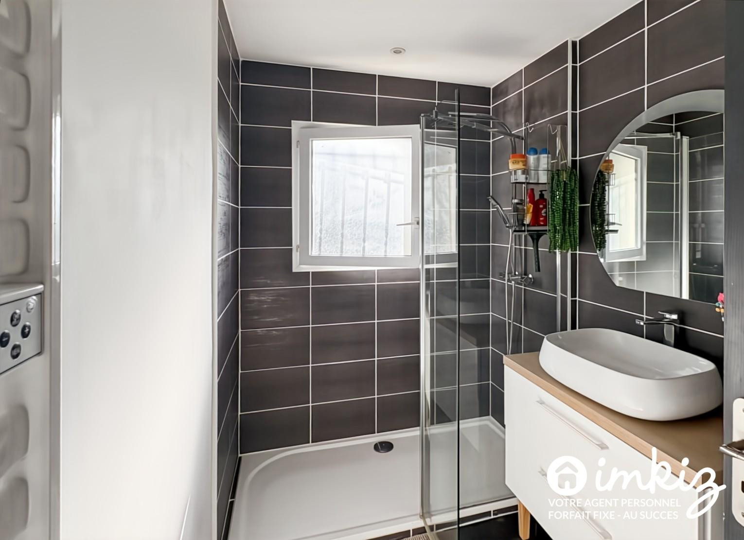 
                                                Vente
                                                 Charmante maison 4 pièces