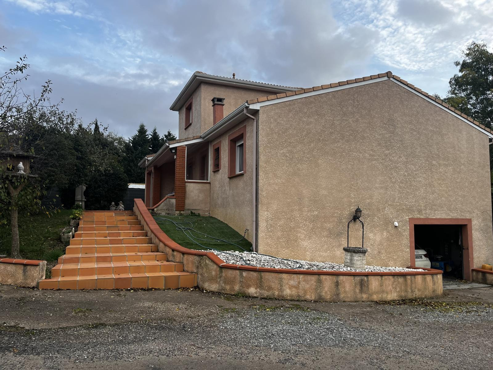 
                                                Location
                                                 Charmante maison