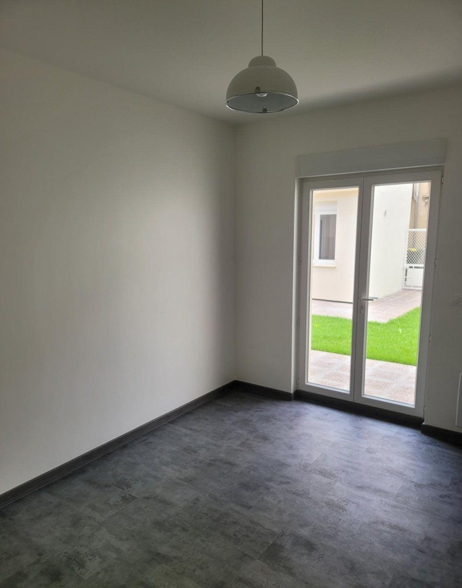 
                                                Location
                                                 Charmante maison 74m² avec jardin privatif