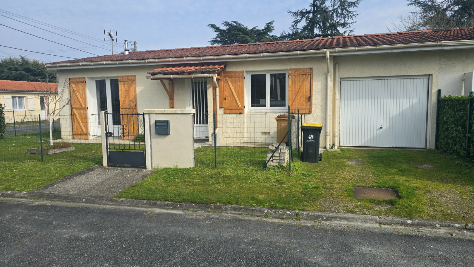 
                                                Vente
                                                 Charmante Maison à Sablons  62 m² avec Jardin