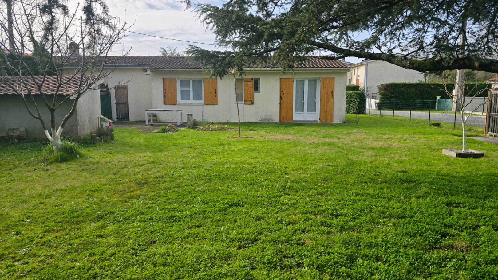 
                                                Vente
                                                 Charmante Maison à Sablons  62 m² avec Jardin