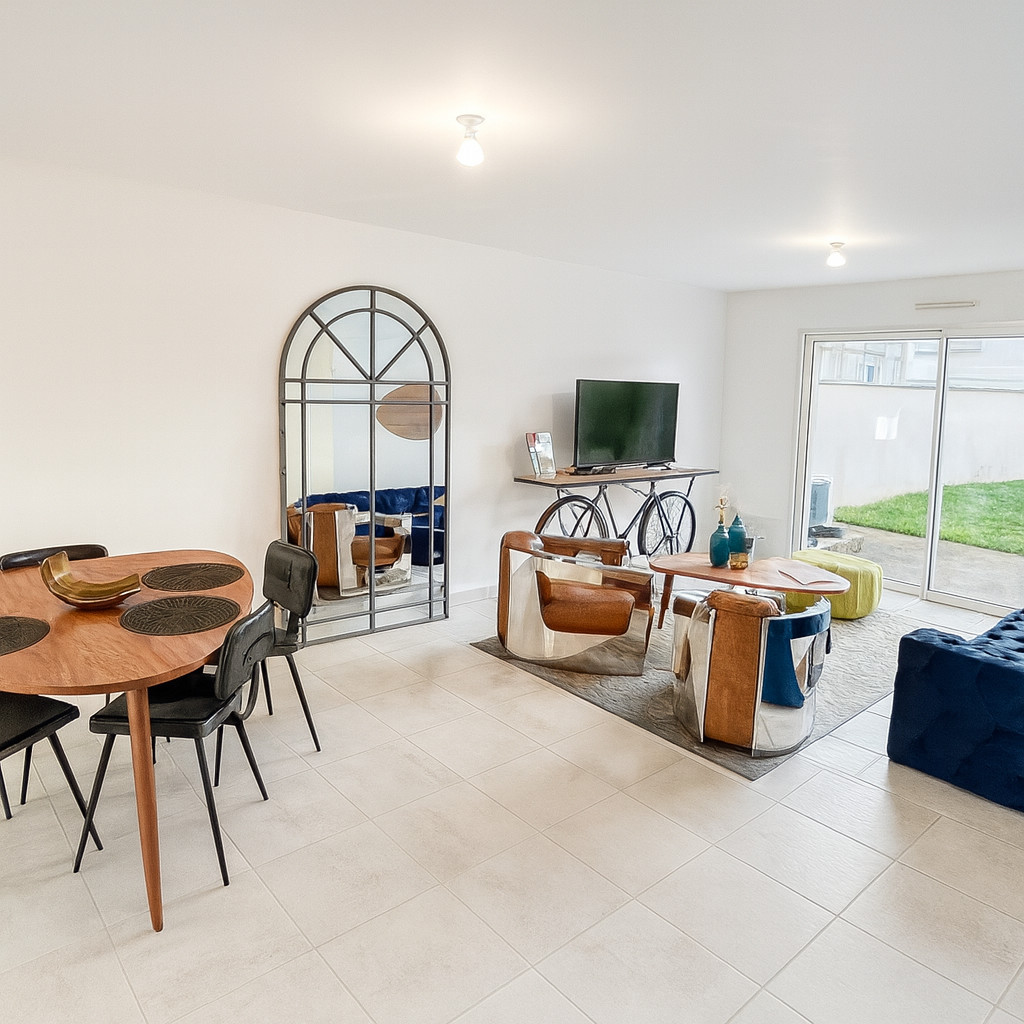 
                                                Vente
                                                 Charmante maison contemporaine à Sainte-Gemmes-sur-Loire