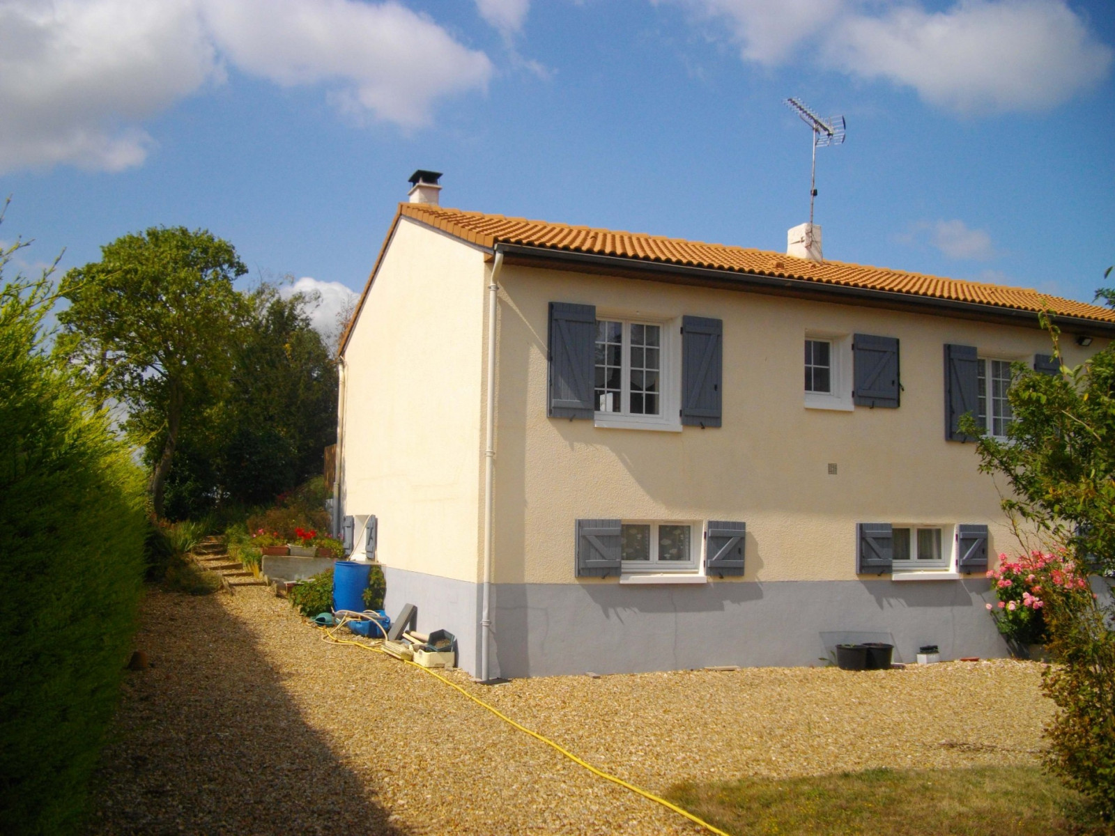 
                                                Vente
                                                 Charmante maison de 102m² sur terrain de 2072m²