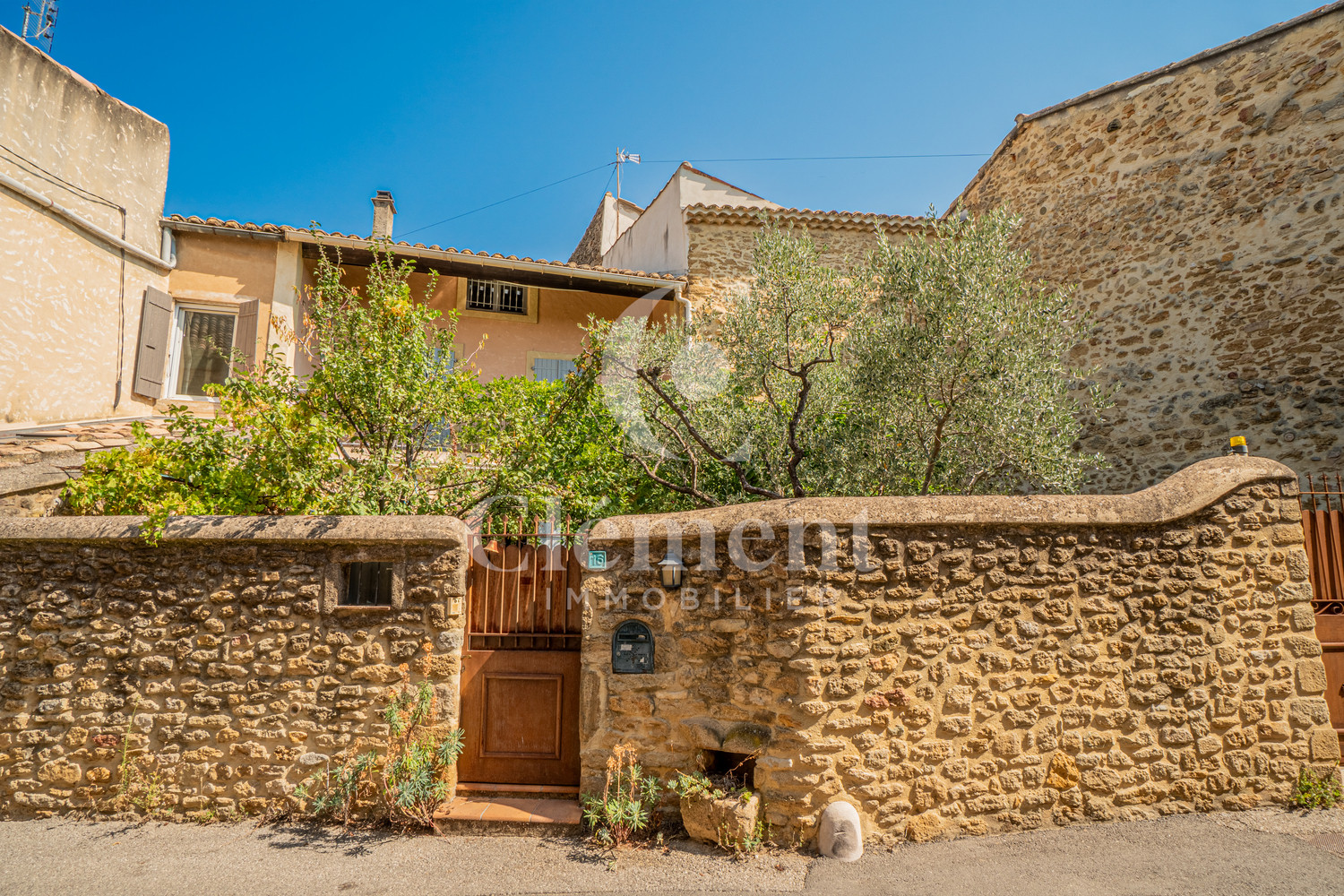 
                                                Vente
                                                 Charmante maison de village, cours privatives