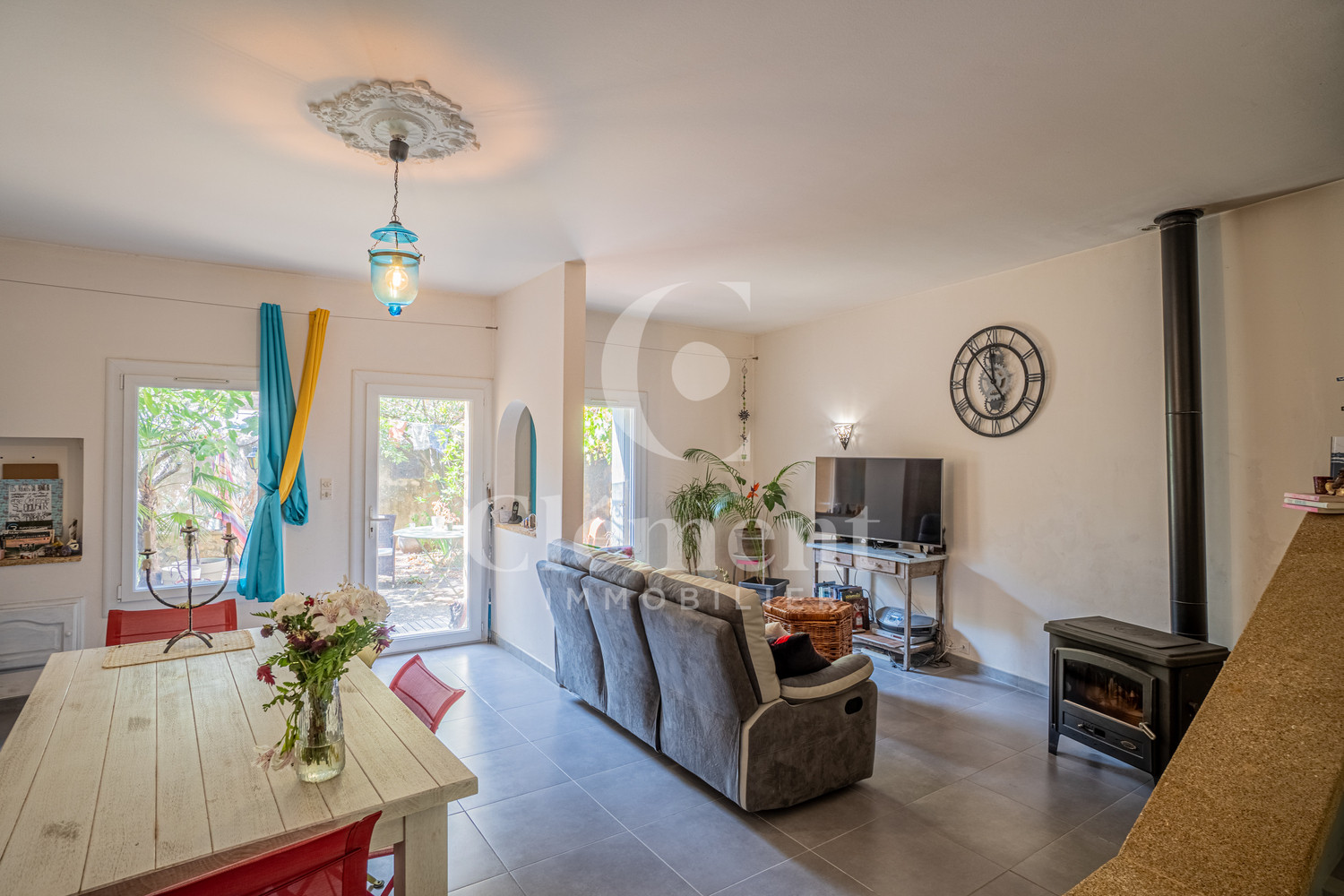 
                                                Vente
                                                 Charmante maison de village, cours privatives