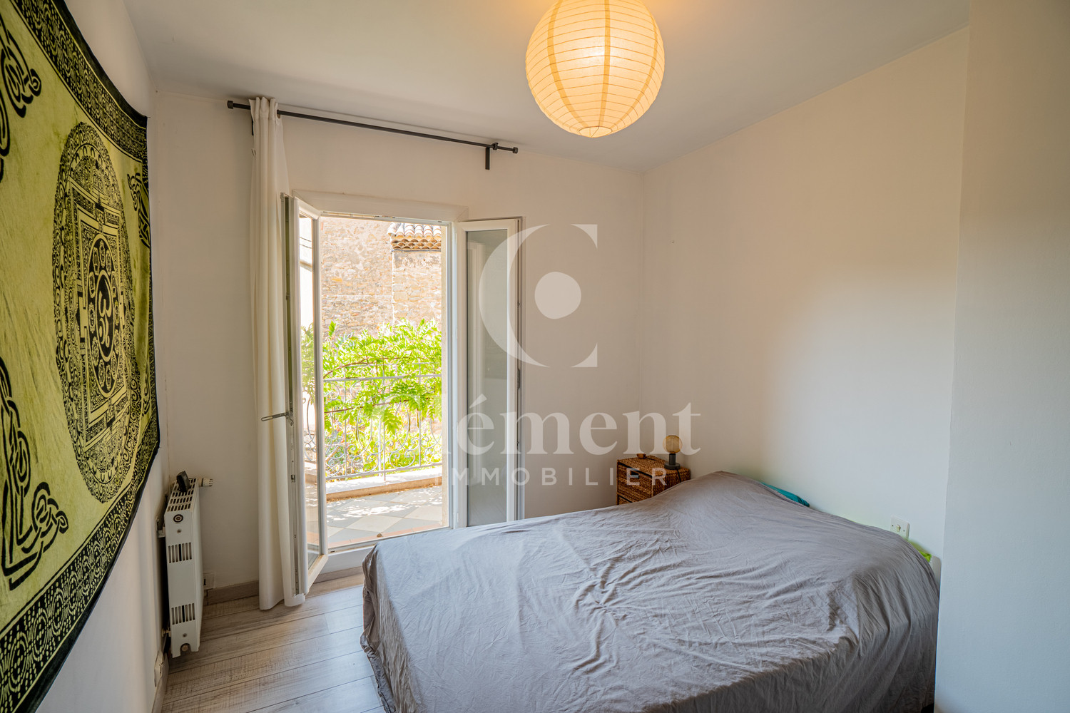 
                                                Vente
                                                 Charmante maison de village, cours privatives