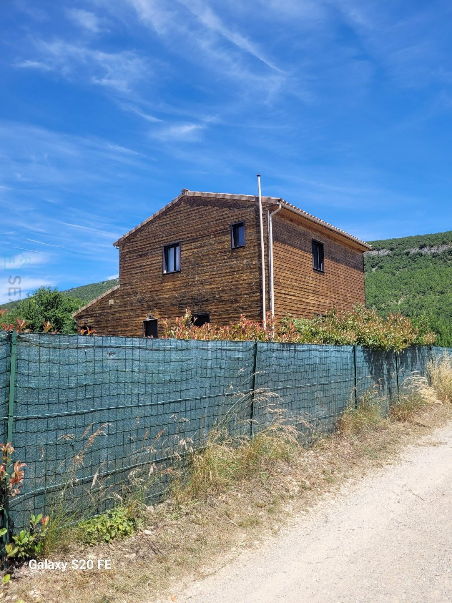 
                                                Vente
                                                 Charmante maison en ossature bois, avec piscine à quelques km de Banon