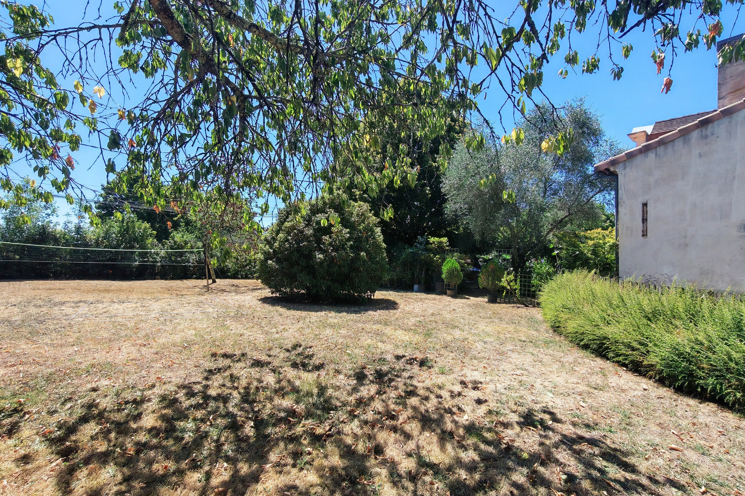 
                                                Vente
                                                 Charmante maison en pierre - Belle parcelle