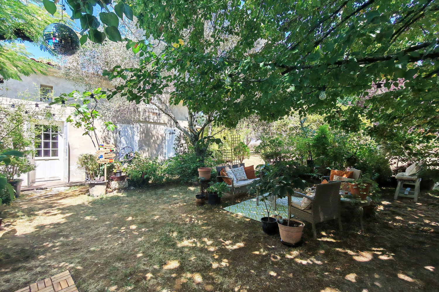 
                                                Vente
                                                 Charmante maison en pierre - Belle parcelle