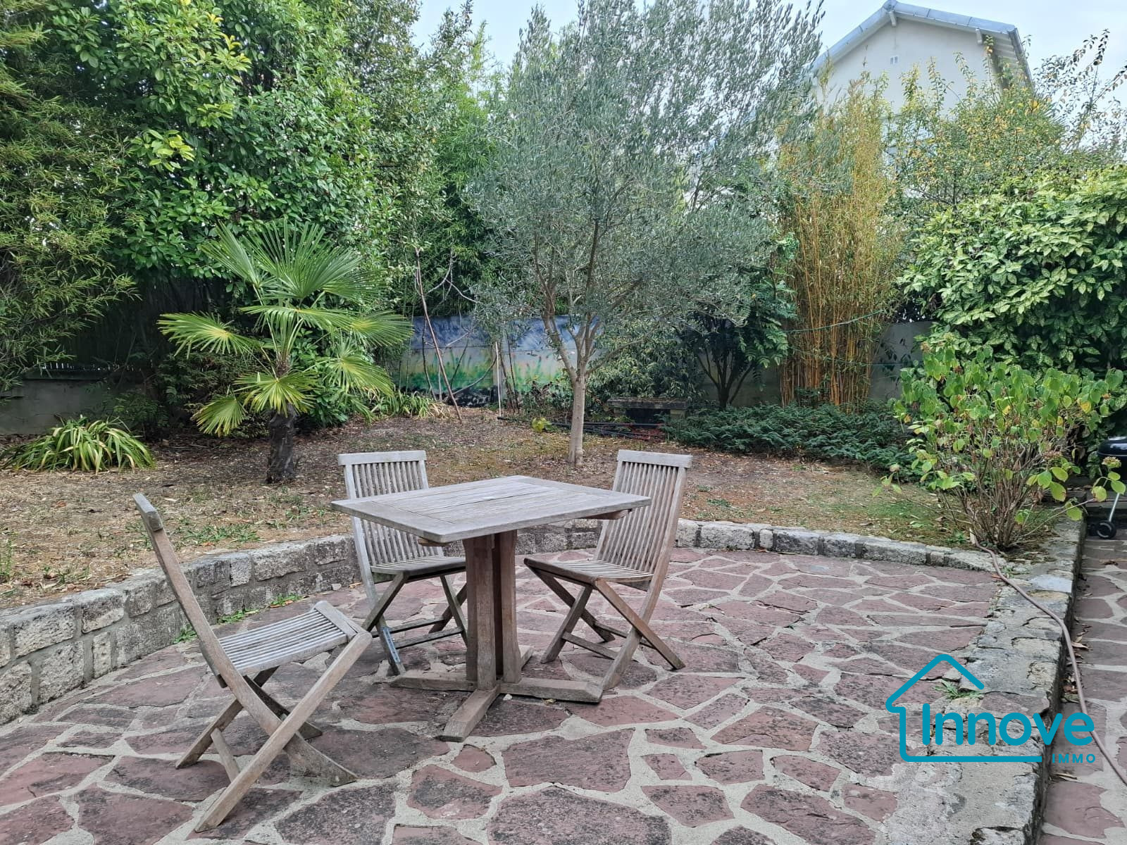 
                                                Vente
                                                 Charmante maison familiale à proximité du centre-ville