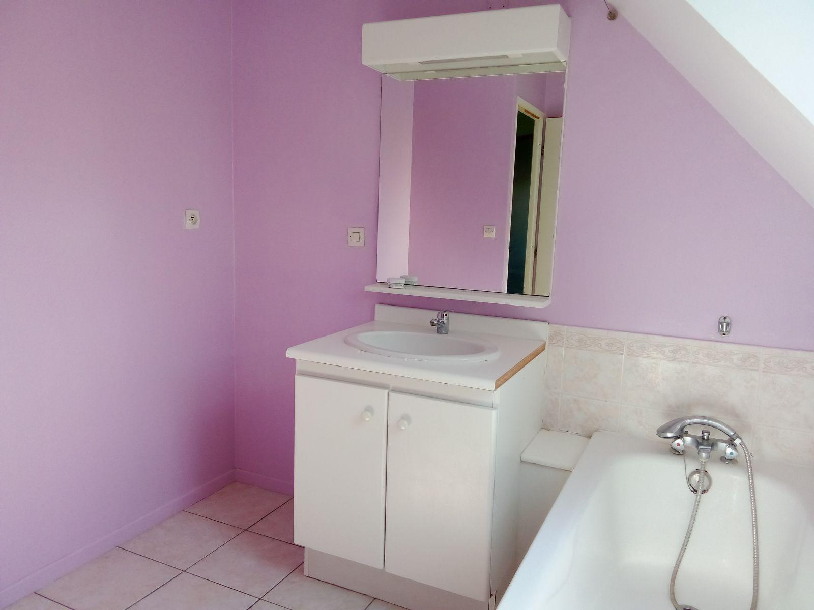 
                                                Location
                                                 Charmante maison individuelle, coin exceptionnel