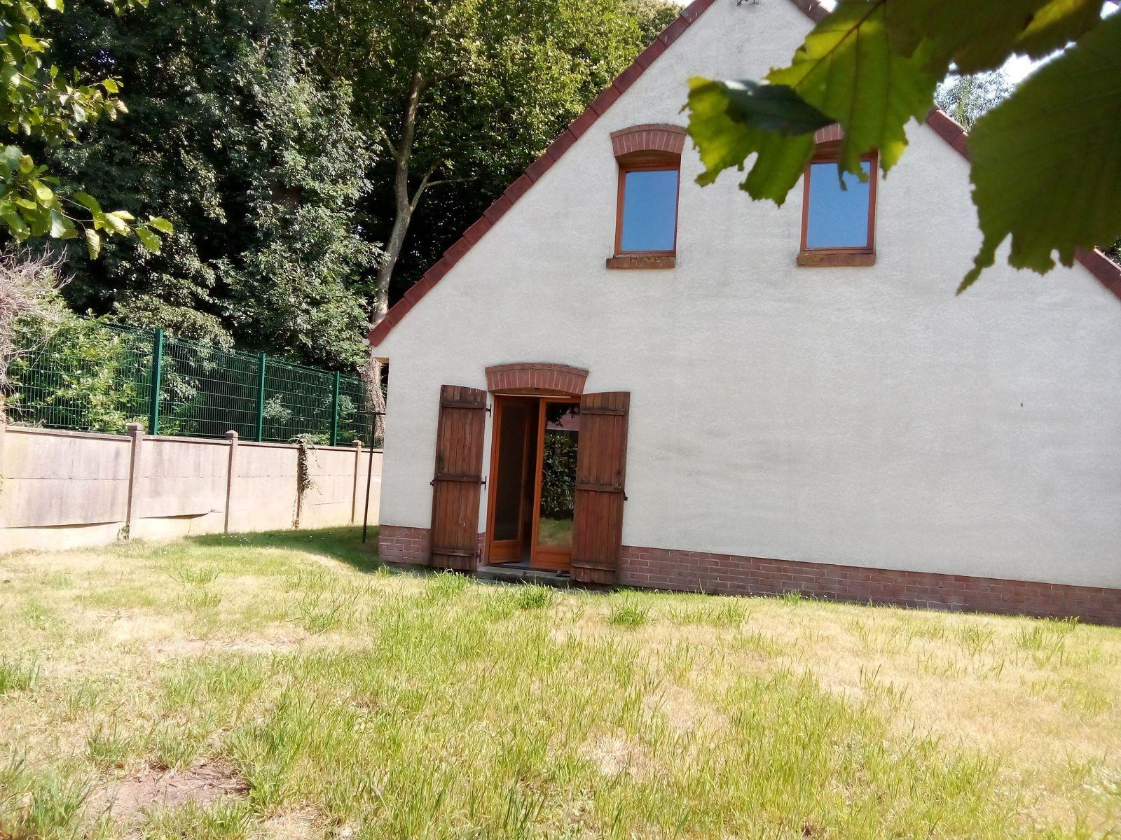 
                                                Location
                                                 Charmante maison individuelle, coin exceptionnel