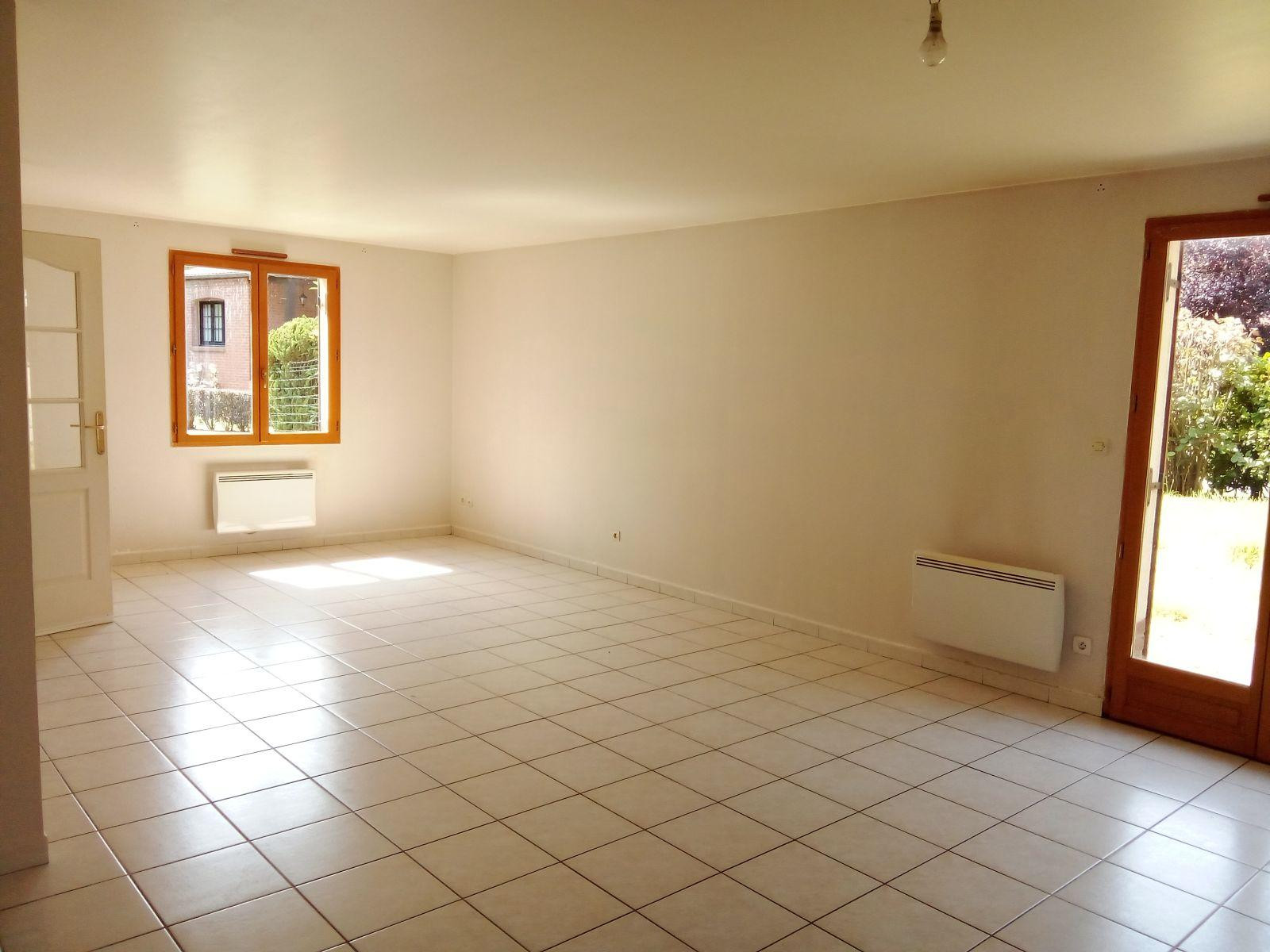 
                                                Location
                                                 Charmante maison individuelle, coin exceptionnel