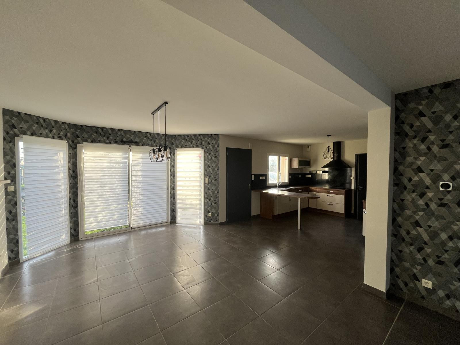 
                                                Location
                                                 Charmante maison individuelle de 118m2