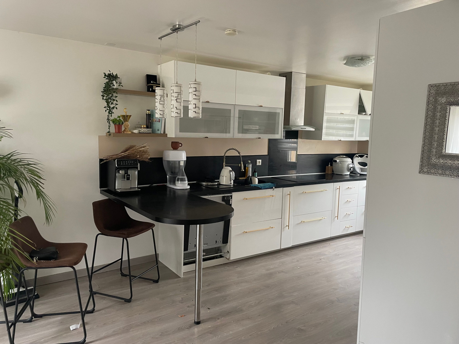 
                                                Location
                                                 Charmante maison meublée, idéale pour une famille (loyer tout inclus)