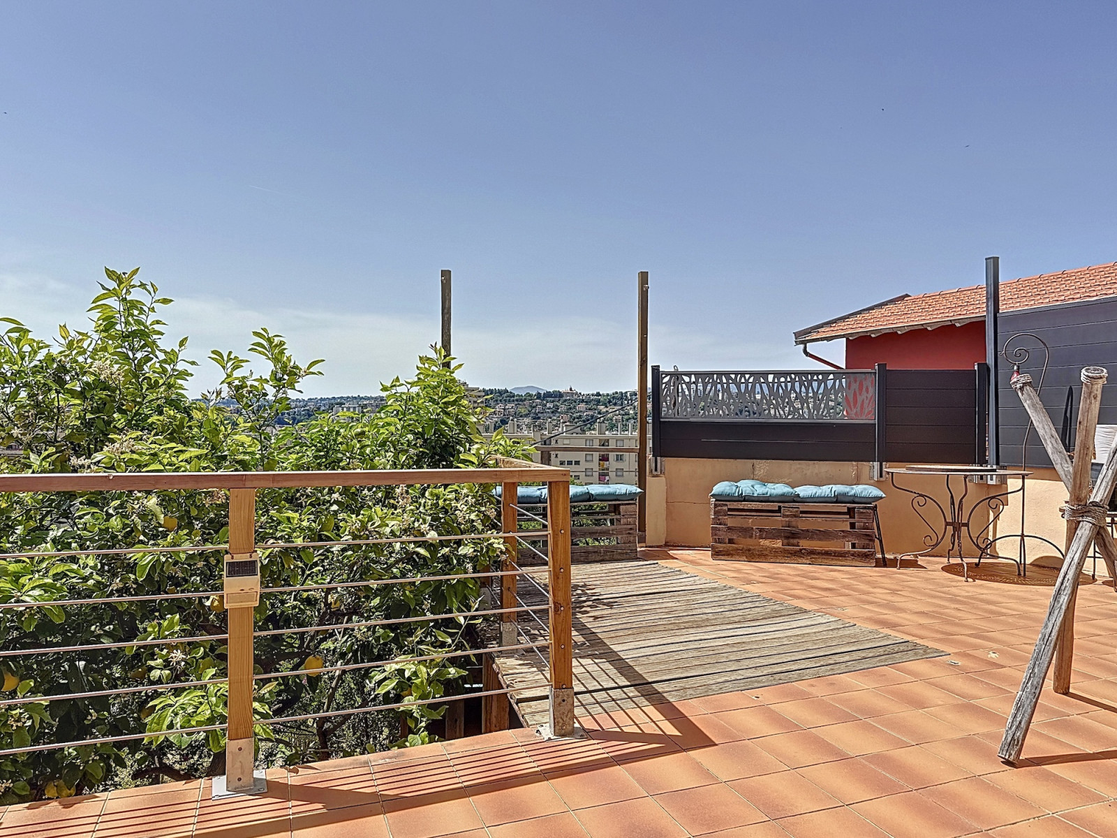 
                                                Vente
                                                 Charmante maison niçoise vue mer à Nice Est.