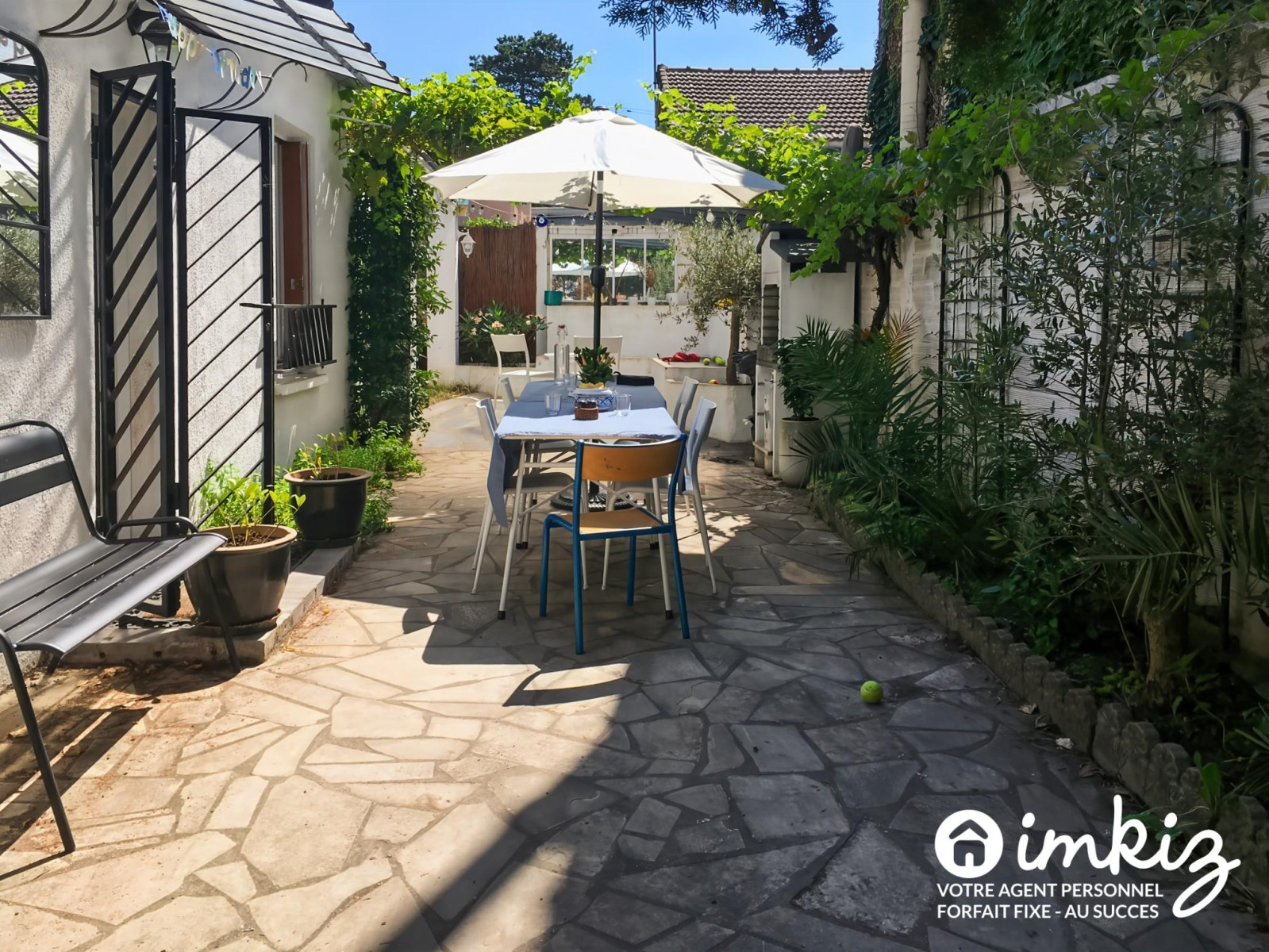 
                                                Vente
                                                 Charmante maison non mitoyenne avec jardin