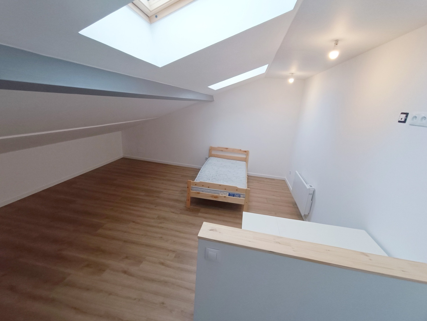 
                                                Location
                                                 Charmante maison rénovée avec 3 chambres