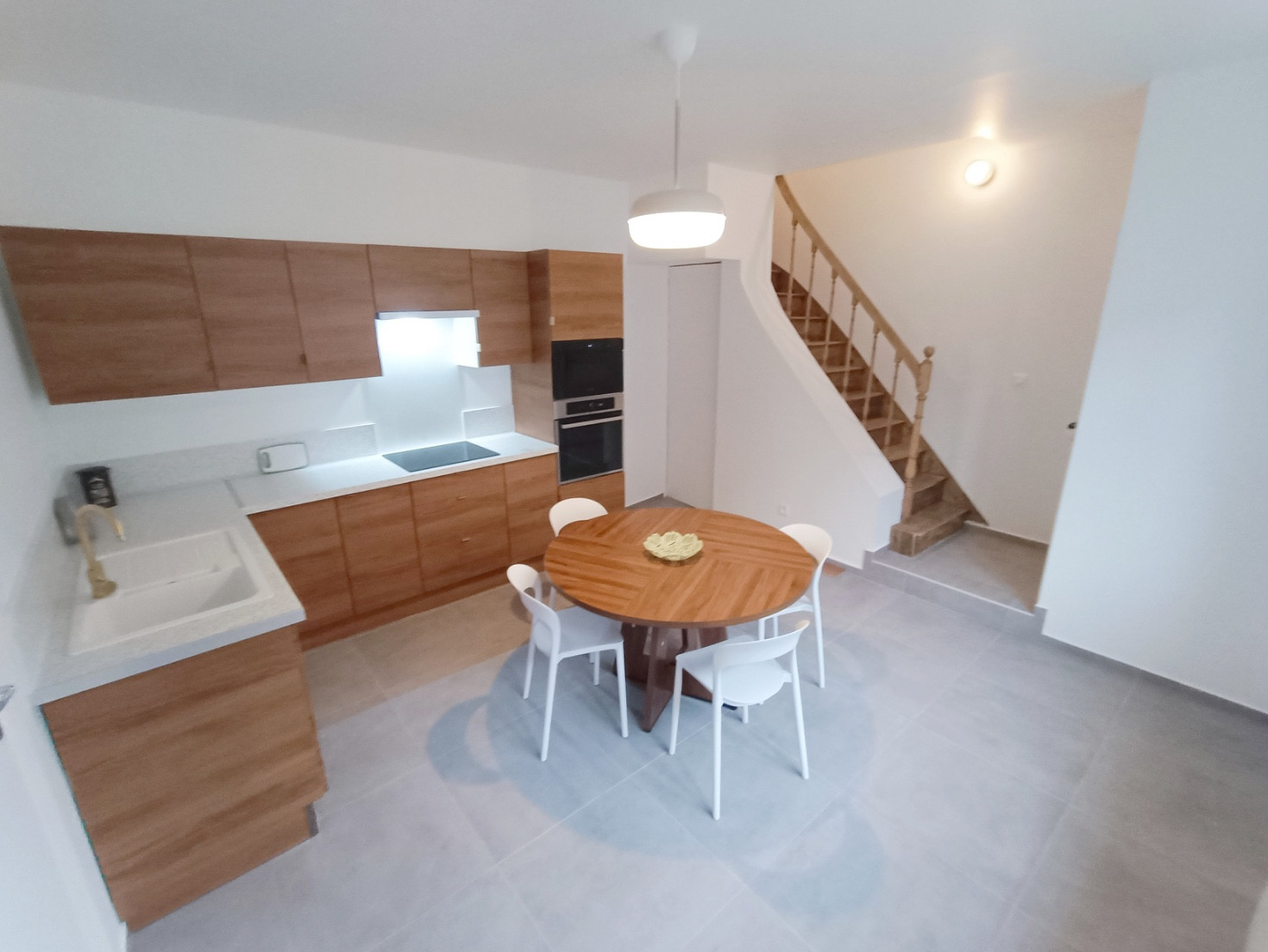 
                                                Location
                                                 Charmante maison rénovée avec 3 chambres