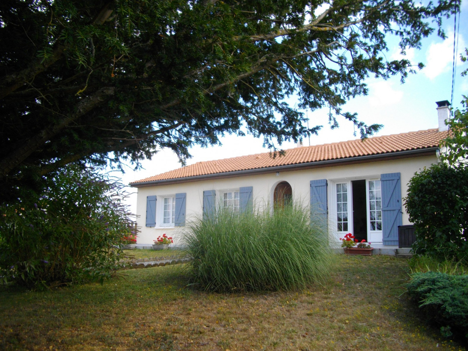 
                                                Vente
                                                 Charmante maison sur terrain de 2072m²