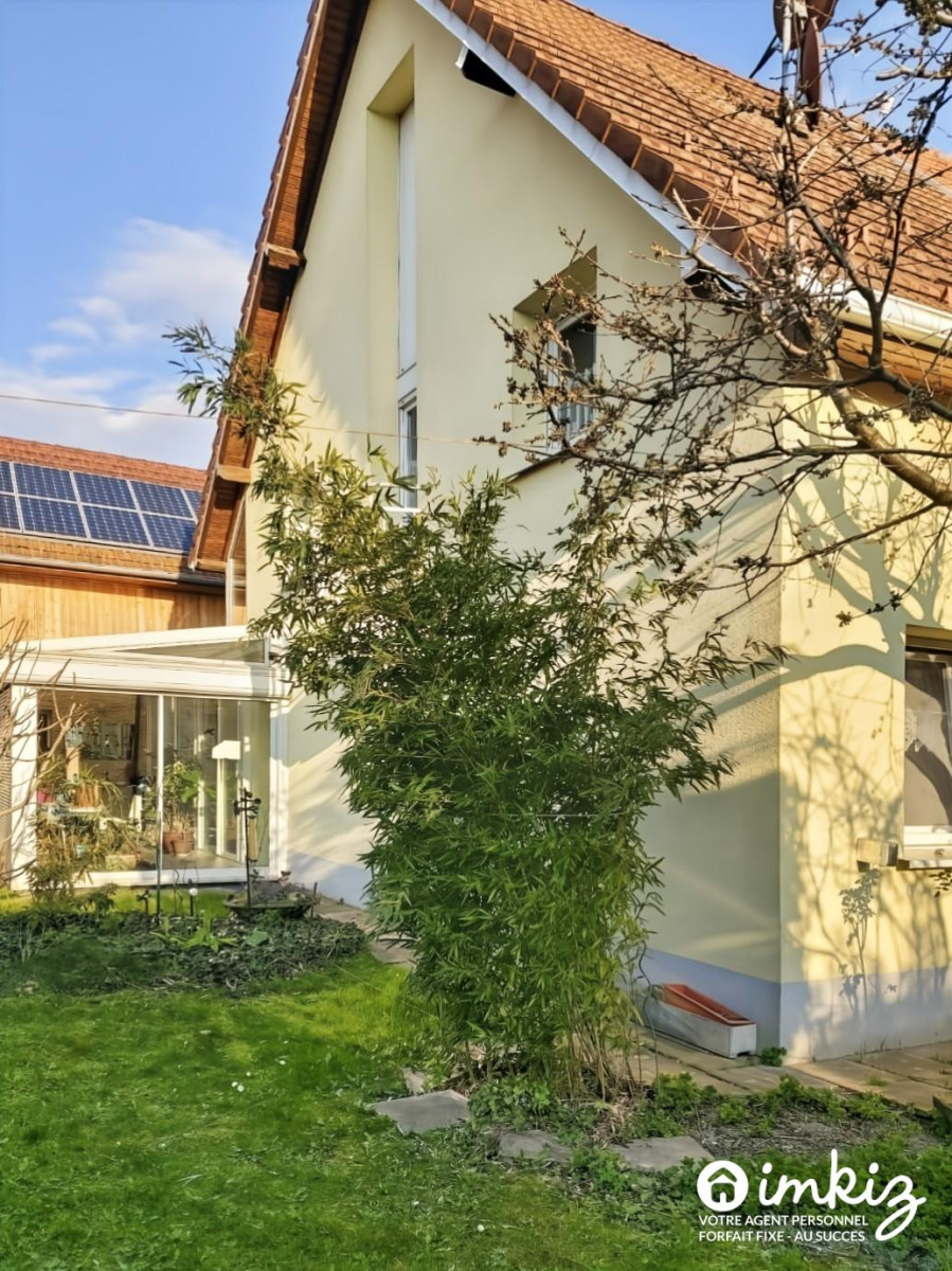 
                                                Vente
                                                 Charmante propriété de 9 pièces
