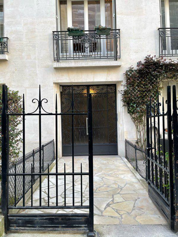 
                                                Location
                                                 Charmante studette de 9m2 à Porte Maillot
