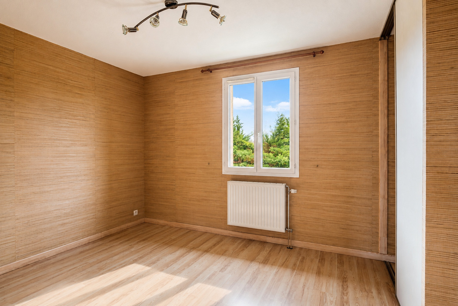 
                                                Vente
                                                 Charmante Villa au calme - Bron