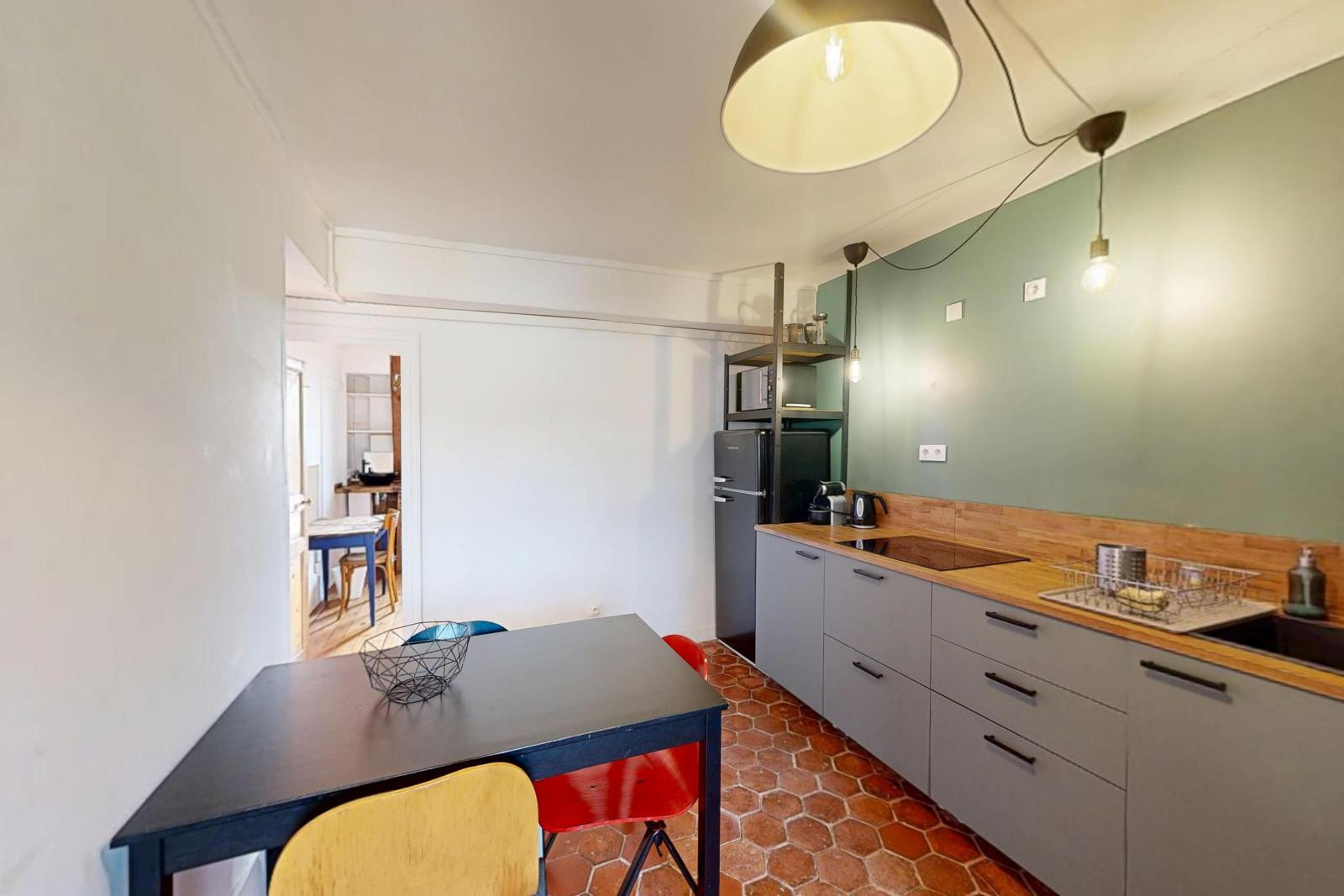 
                                                Location
                                                 Charme de l'ancien & Confort : T3 Rénové