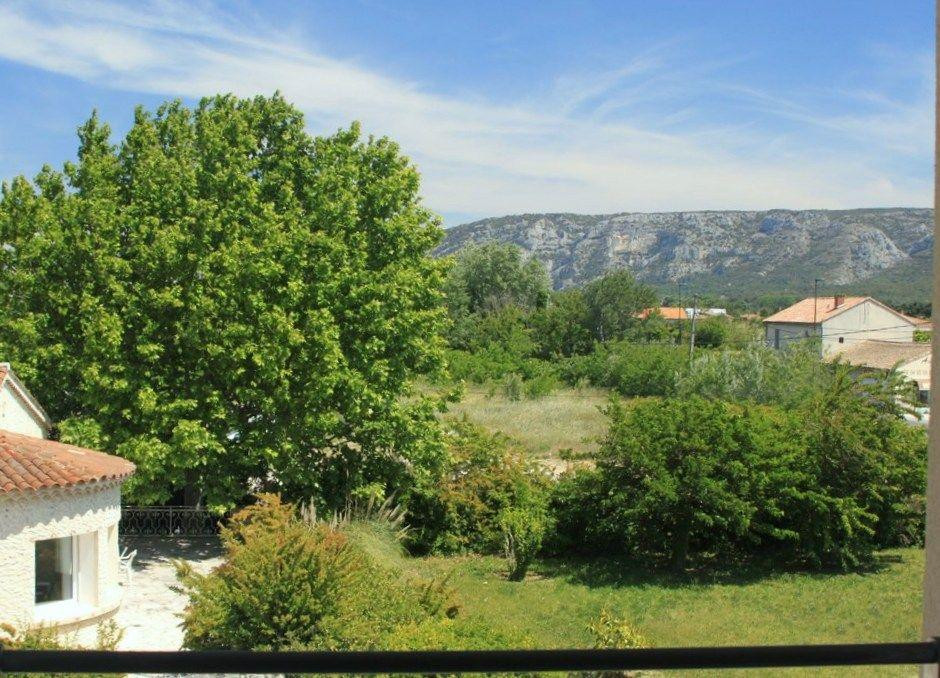 
                                                Location
                                                 CHARME et LUMIERE