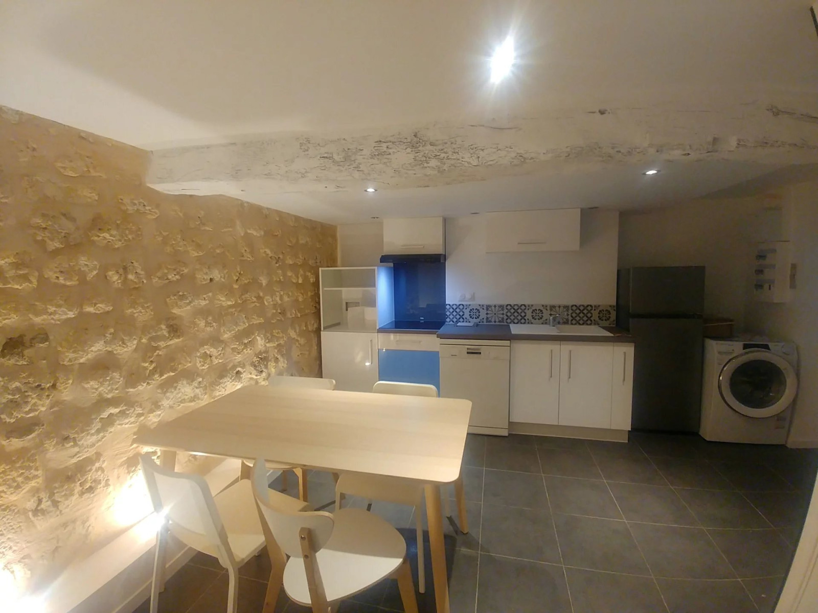 
                                                Vente
                                                 CHARME & RENTABILITÉ – MAISON DE VILLE EN PIERRE RÉNOVÉE - 93280€