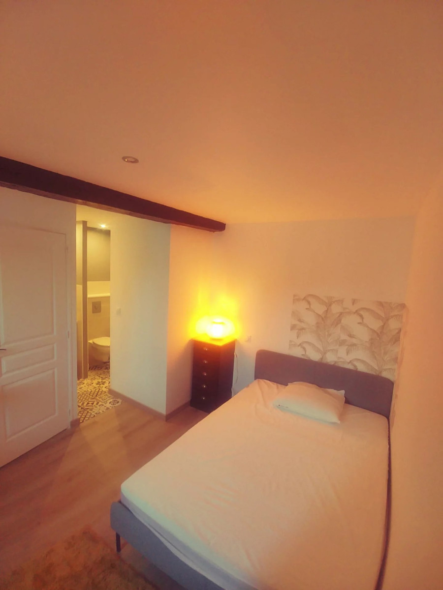 
                                                Vente
                                                 CHARME & RENTABILITÉ – MAISON DE VILLE EN PIERRE RÉNOVÉE - 93280€
