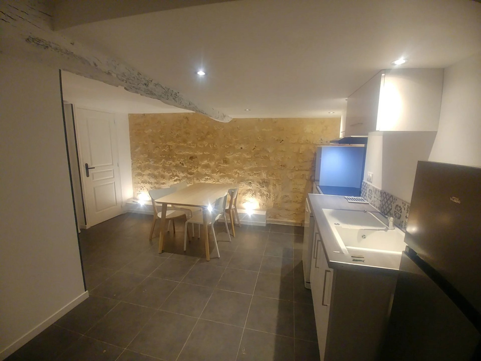 
                                                Vente
                                                 CHARME & RENTABILITÉ – MAISON DE VILLE EN PIERRE RÉNOVÉE - 93280€