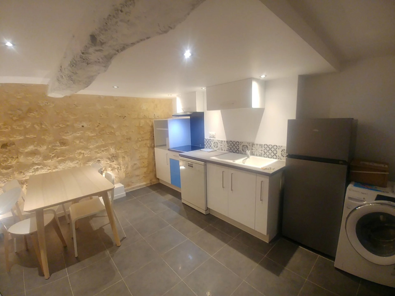
                                                Vente
                                                 CHARME & RENTABILITÉ – MAISON DE VILLE EN PIERRE RÉNOVÉE - 93280€