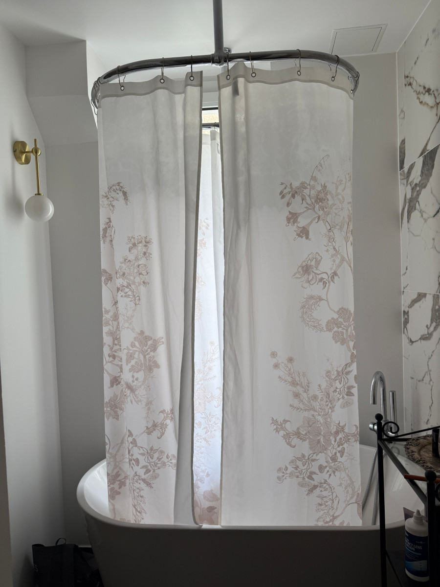 
                                                Location
                                                 Charment apprt (loyer tout inclus)